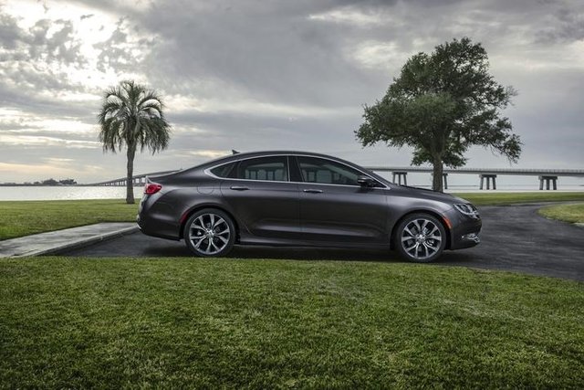 chrysler 200 spy 04