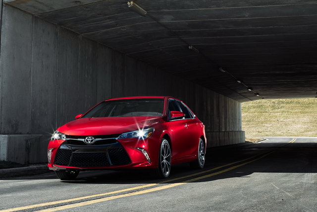 2015 toyota camry 02