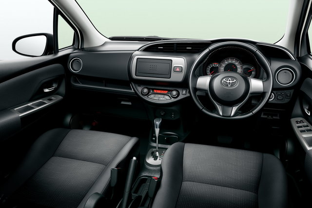 toyota vitz yaris 2014 6