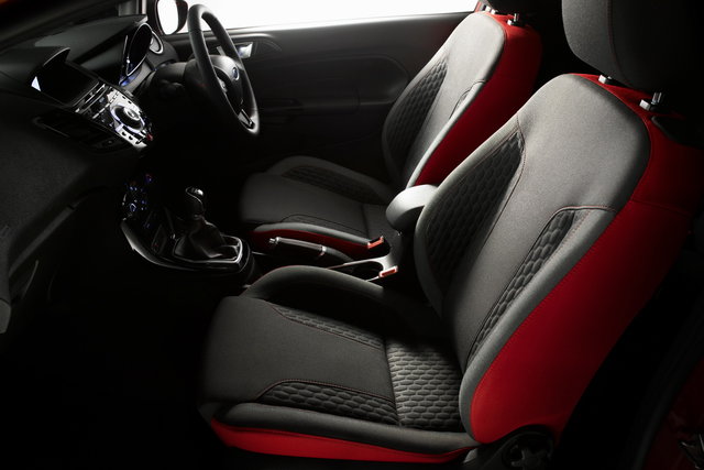 ford fiesta red black edition 2