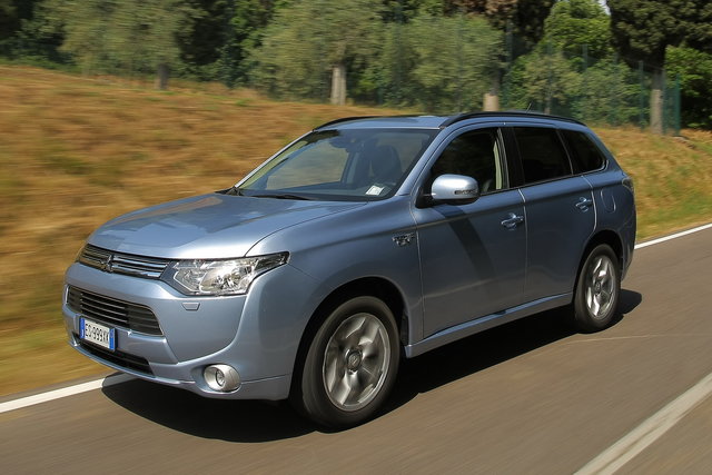 mitsubishi outlander phev 07