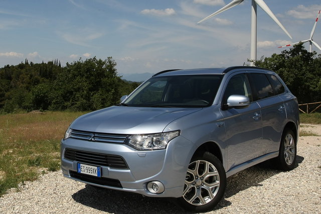 mitsubishi outlander phev 29