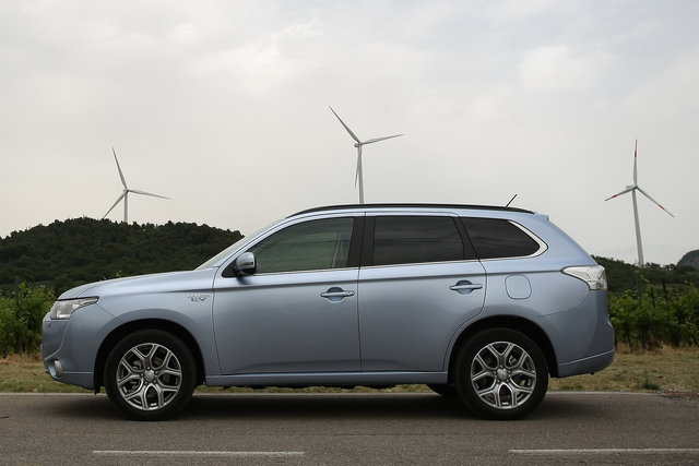 mitsubishi outlander phev 30