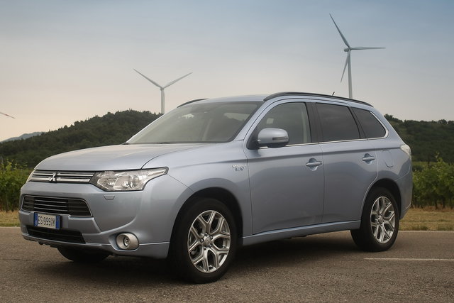 mitsubishi outlander phev 31