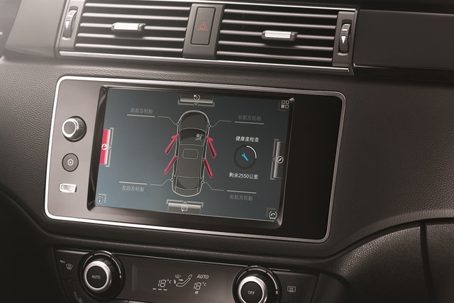 qoros 3 hatch 12