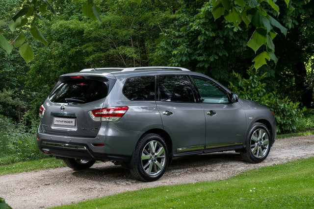 nissan pathfinder russia 04