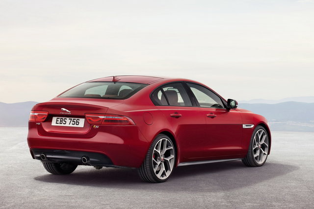 jaguar xe 2015 11