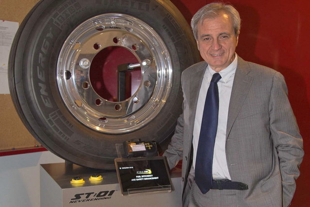 cyber tyre pirelli 8