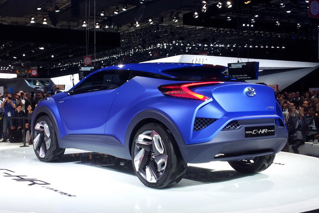 toyota chr 4