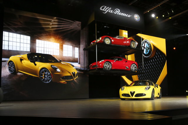 alfa romeo 4c spider detroit 2
