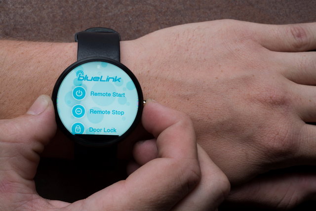 hyundai blue link smartwatch 01