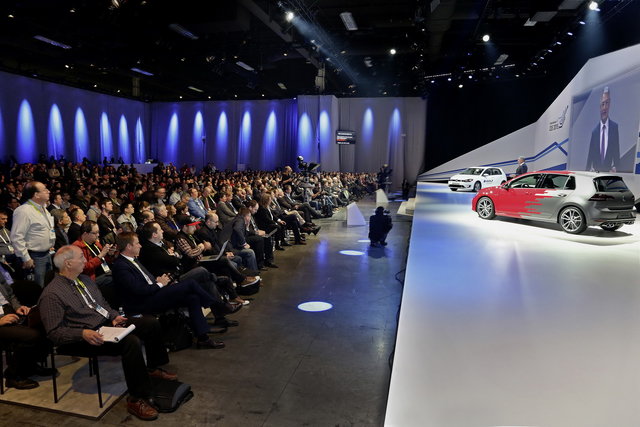 volkswagen golf ces 2015 13