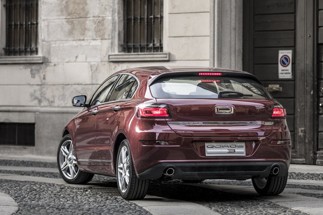 qoros 3 hatch 10