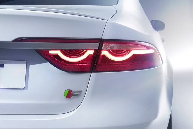 jaguar xf 2015 03