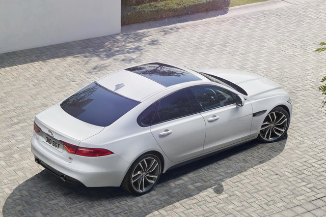 jaguar xf 2015 08