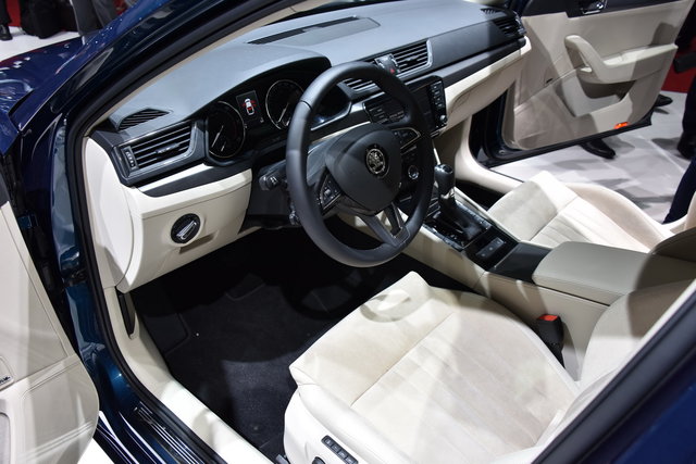 skoda superb ginevra 4