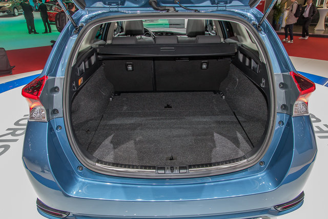 toyota auris 12