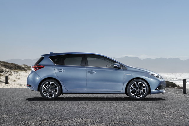 toyota auris 2015 07