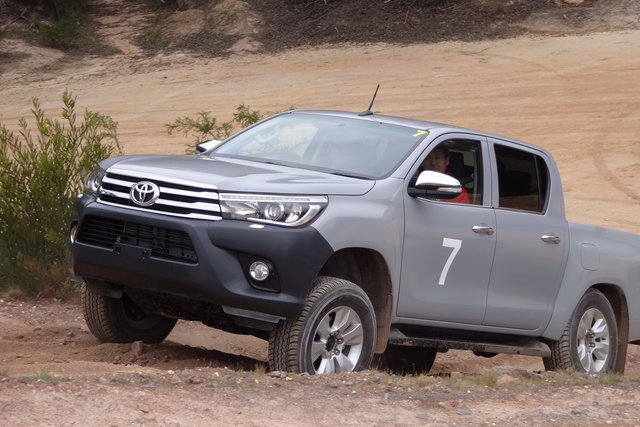toyota hylux 2015 2