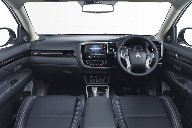 mitsubishi outlander phev 2015 1