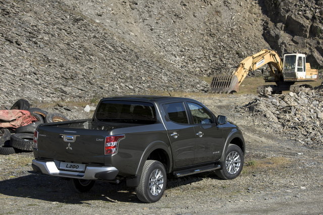 mitsubishi l200 2015 02