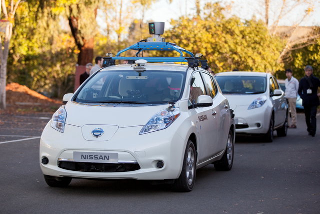 nissan leaf guida autonoma