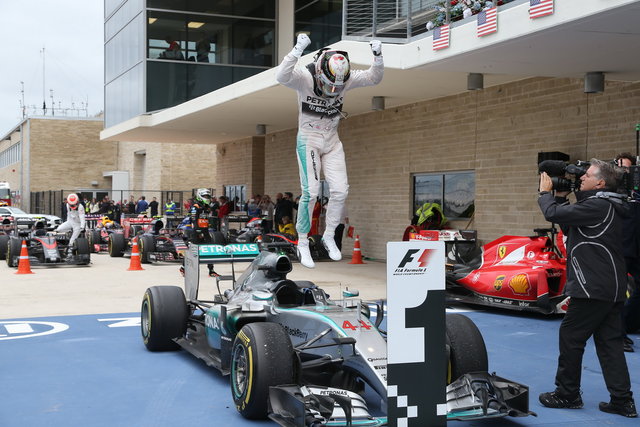 hamilton mercedes formula 1 2