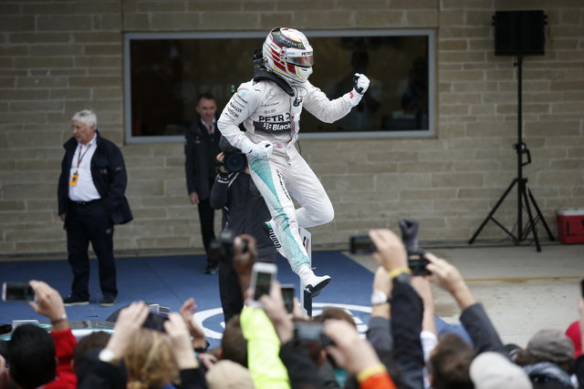 hamilton mercedes formula 1 3