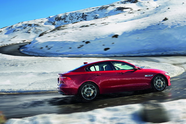 jaguar xe 4x4 05