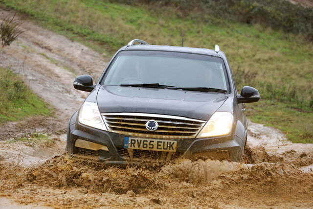 ssangyong rexton 2016 08