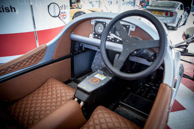 morgan 3 wheeler ev3 elettrica 8
