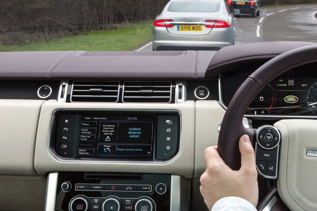 jaguer land rover auto connessa guida 2