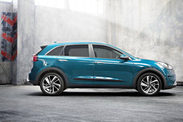 kia niro ibrida 2016 04