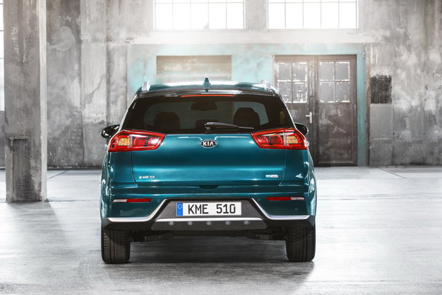kia niro ibrida 2016 08
