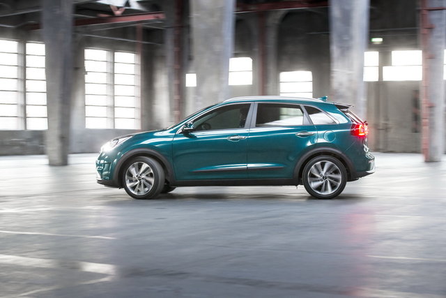 kia niro ibrida 2016 14