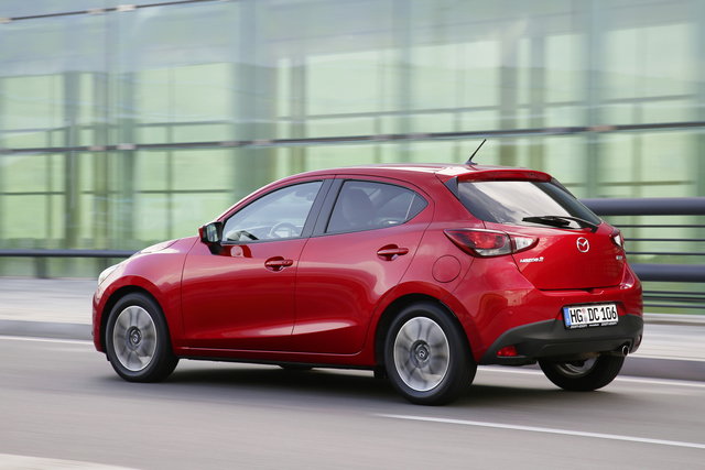mazda 2 2015 primo contatto 28