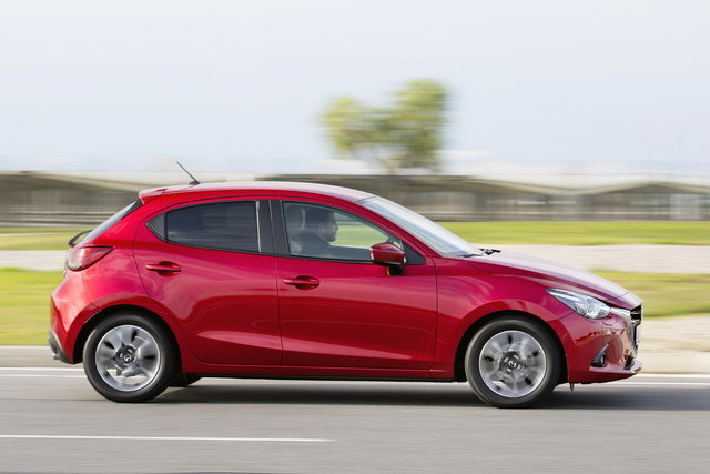 mazda 2 2015 primo contatto 18