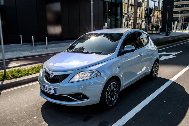 lancia ypsilon mia 02