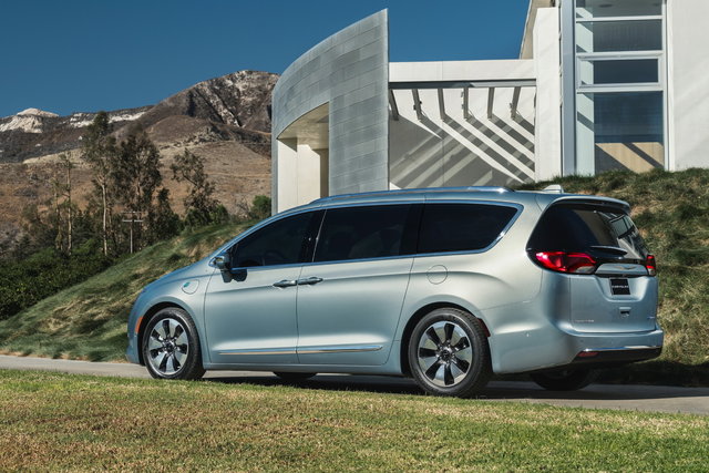 chrysler pacifica hybrid 3