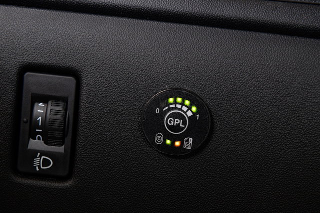 peugeot 208 gpl 3