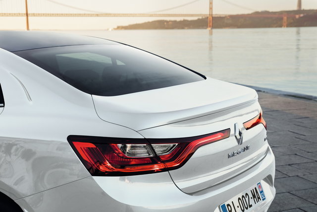 renault megane berlina 4 porte 09