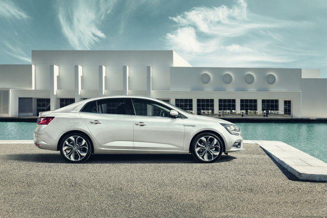 renault megane berlina 4 porte 10