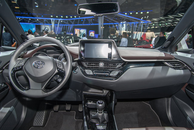 parigi 2016 toyota c hr 7