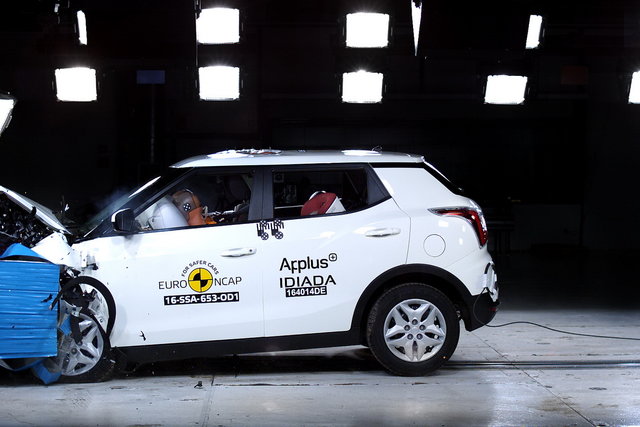 crash test q2 ioniq edge ignis tivoli 09