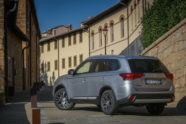 mitsubishi outlander 2017 11