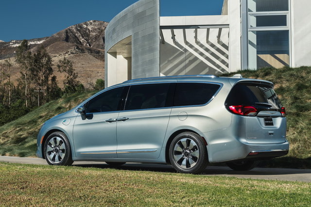 chrysler pacifica hybrid 05