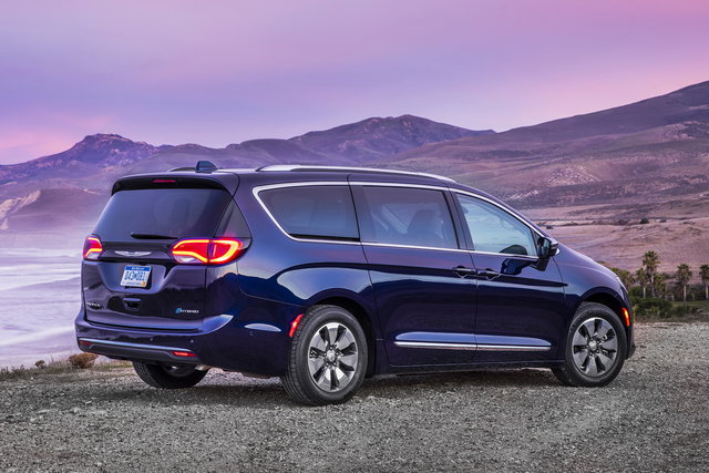 chrysler pacifica hybrid 23