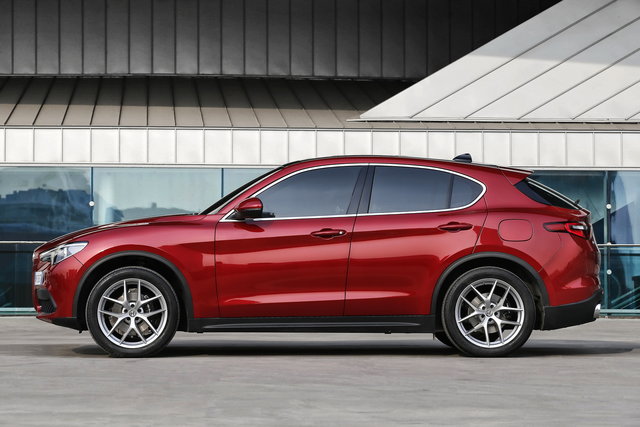 alfa romeo stelvio foto 03