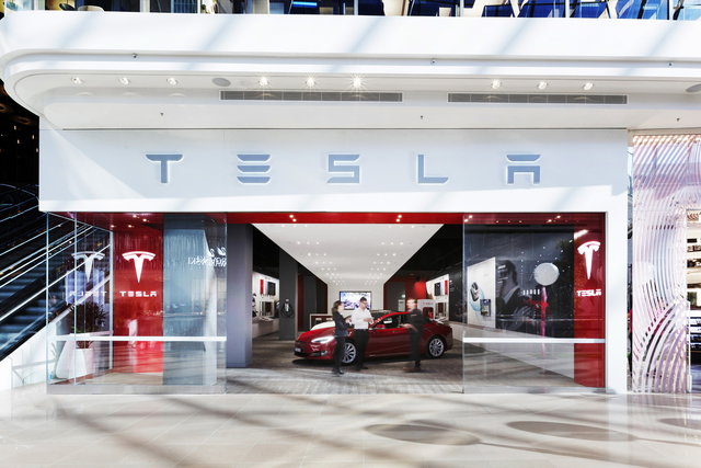 tesla concessionaria 05
