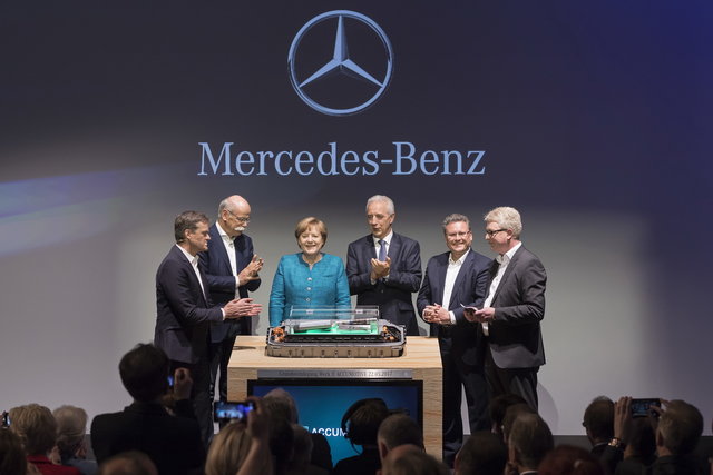 mercedes merkel batterie 2